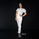 005 Brave woman - blanco.webp